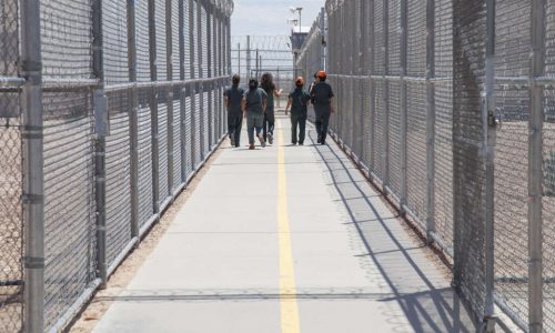 PODCAST: ¿Qué dice el memorándum que prohíbe que inmigrantes detenidos puedan salir bajo fianza?