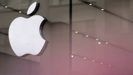 Putin takes action against Apple