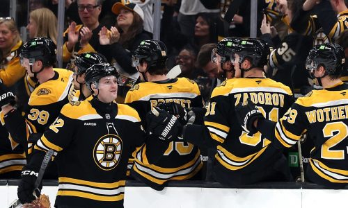 Bruins sign John Farinacci to one-year deal