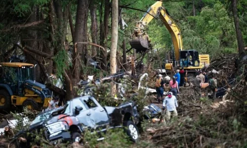 Death Toll in Texas Floods Tops 100