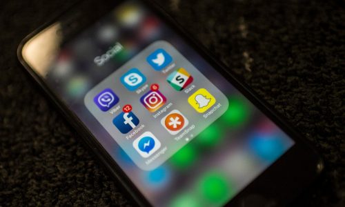 Mary Ellen Klas: Want students to thrive? Lock up their phones