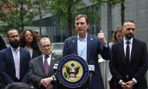 ‘¿Qué están ocultando?’: Congresistas piden acceso a zona de detención de ICE en edificio federal de Manhattan 