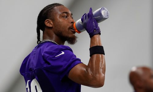 Vikings receiver Justin Jefferson has mild hamstring strain