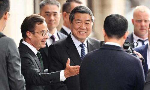 US and China officials meet in Stockholm to discuss how to ease trade tensions