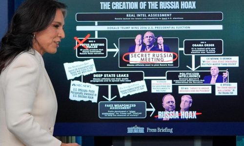 Gabbard uses surprise White House appearance to attack Trump’s enemies on the Russia investigation