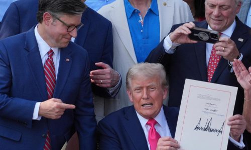 Ross Douthat: Conservatives are prisoners of their own tax cuts