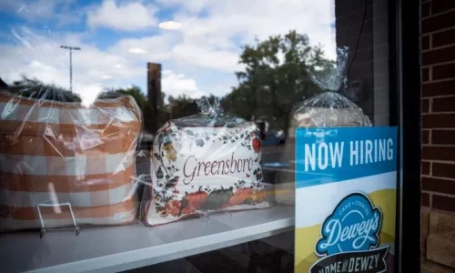 US Jobless Claims Fall to Lowest Level in 7 Weeks