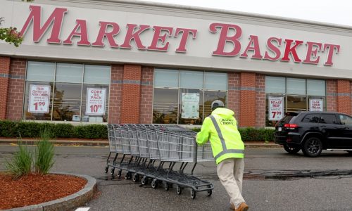 Methuen mayor calls for end to ‘power struggle’ at Market Basket, return of CEO
