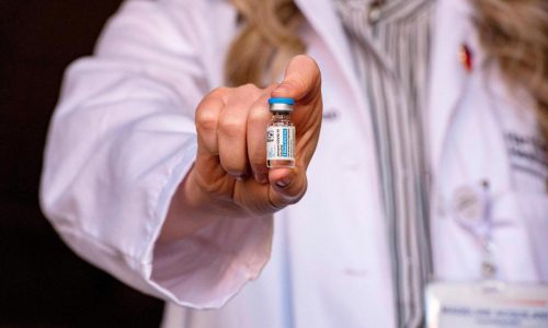 Despite federal shift, state health officials encourage COVID vaccines for pregnant women