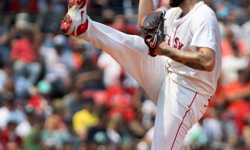 Lucas Giolito goes 8 innings, Red Sox sweep Astros