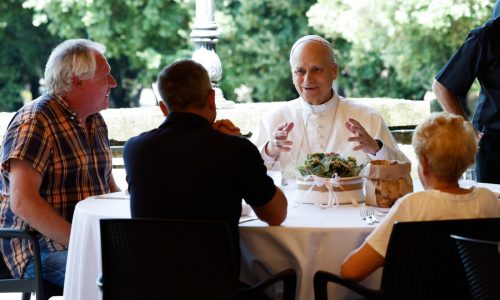 Pope Leo XIV celebrates Mass for local homeless people, invites them to lunch at summer villa