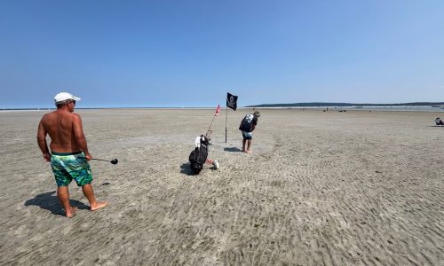 Tee Thursday: Golfers can’t shake wanting to play