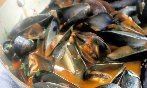 Steamed mussels get bite from spicy sausage