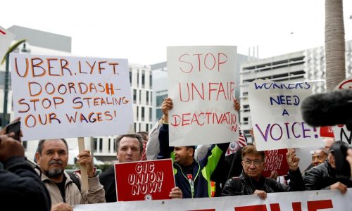 California lawmakers reach deal with Uber, Lyft that would allow drivers to unionize