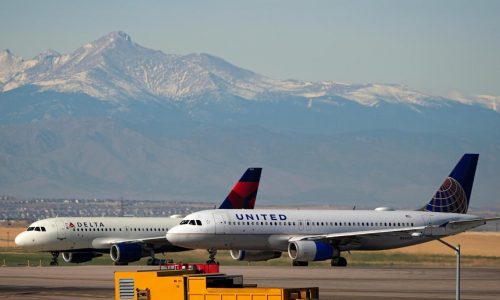 Passengers sue United and Delta for selling ‘window’ seats next to blank walls
