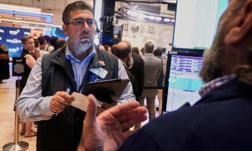 Wall Street hovers near records as markets take in earnings ahead of Powell speech Friday