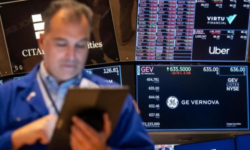 Stocks rise on Wall Street and hold on to weekly gains