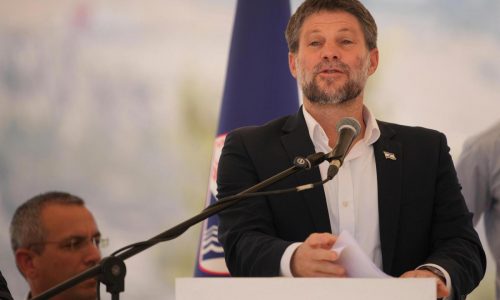 Israel announces a settlement that critics say will effectively sever the West Bank in two