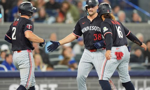 Twins stun Blue Jays with four-run rally in ninth