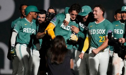 Roman Anthony hits walk-off single as Red Sox beat Astros in 10 innings