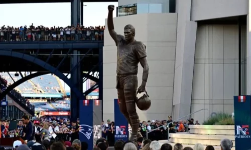 Tom Brady Reacts to Patriots Statue Unveiling at Gillette Stadium