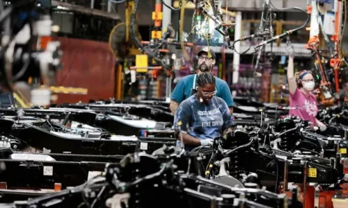 US Factory Employment Drops to 5-Year Low as Manufacturing Slump Deepens
