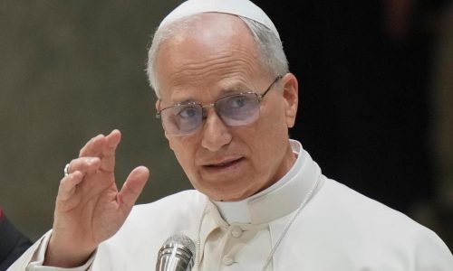 Pope affirms right of people to return home after unjust exile in meeting with Chagos refugees