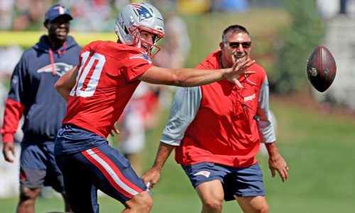 Why Mike Vrabel praised Drake Maye after uneven Patriots practice in Minnesota
