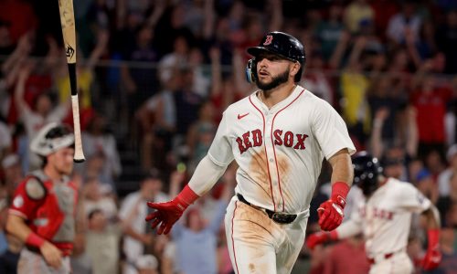 Red Sox manager provides update on injured outfielders