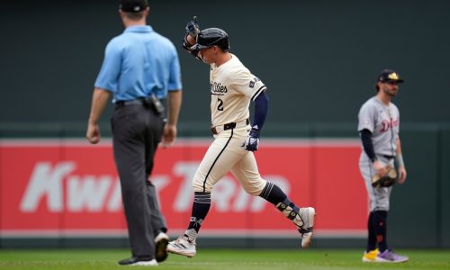 Twins hammer former teammate in 8-1 victory over first-place Detroit