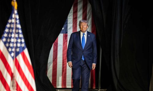 PODCAST: ¿Cómo los votantes latinos que votaron por Trump ven su desempeño hasta ahora?