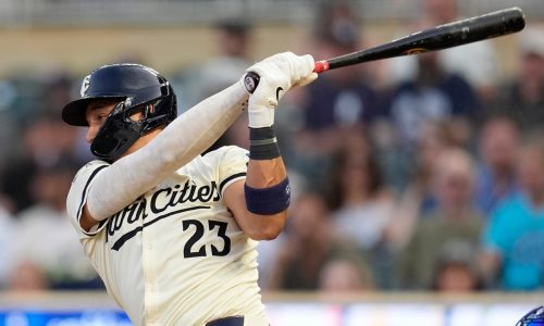 Twins nearly claw all the way back but fall to Yankees