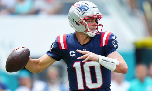 How Drake Maye emulated Aaron Rodgers early in football career.