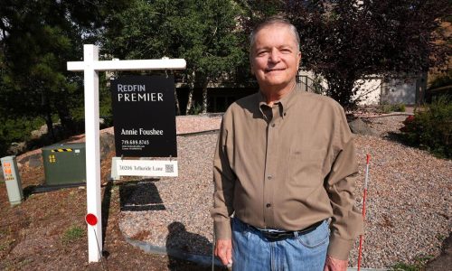 Shortage of homebuyers forces many sellers to lower prices or walk away as sales slump drags on