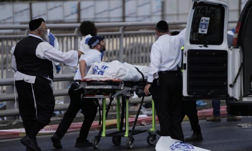 Palestinian gunmen open fire at Jerusalem bus stop, killing 6, Israeli officials say