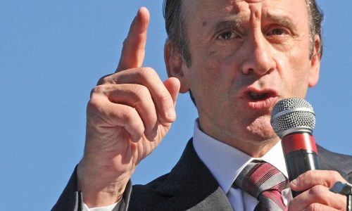 Market Basket board fires CEO Arthur T. Demoulas, lawsuit pushes back