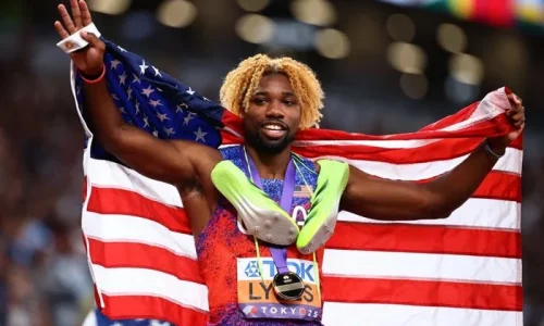 Lyles Surges Late to Win Fourth Successive 200m Gold