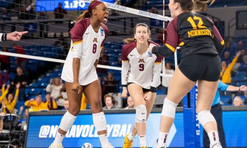 Gophers volleyball loses libero to knee injury