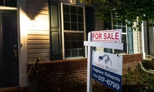 Mortgage Refinance Applications Soar Amid Falling Interest Rates