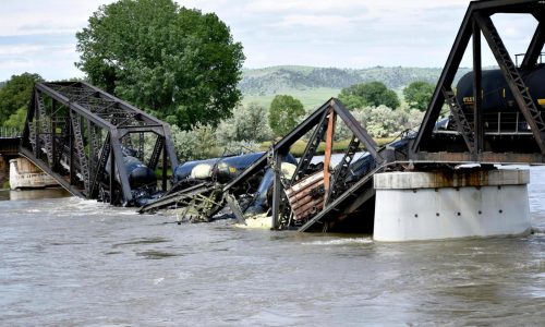 Federal government to markedly increase number of inspectors trained to spot rail bridge concerns
