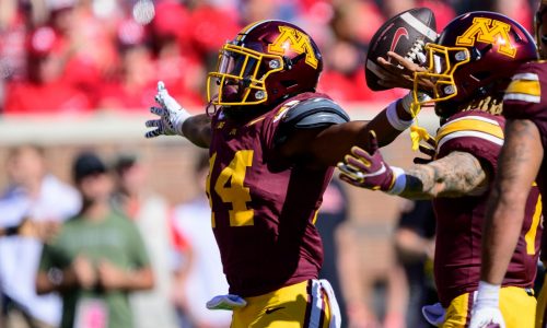 Gophers stake fourth-quarter comeback to beat Rutgers, 31-28