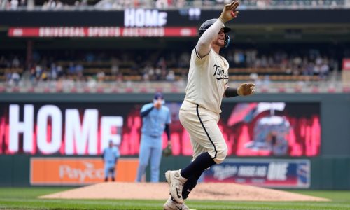 Twins catchers progressing toward potential returns