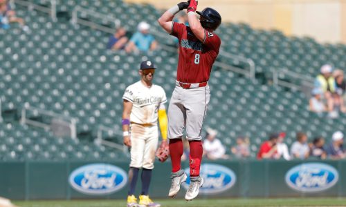Twins threaten late but fall to Diamondbacks