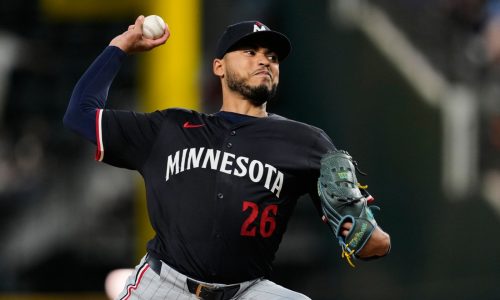 Twins fall to deGrom, Rangers