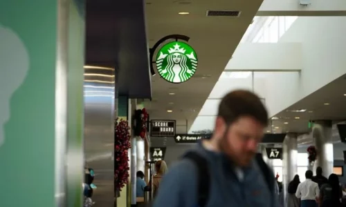 Starbucks to Cut 900 Jobs, Shutter Underperforming Stores