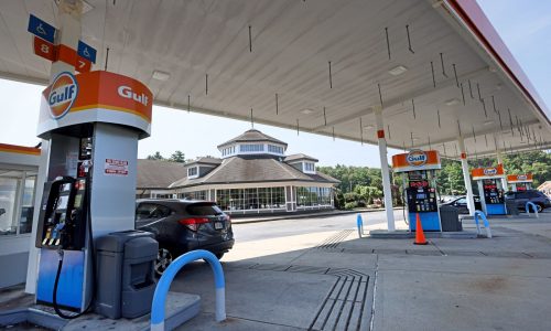 Calls for transportation secretary to resign come after service plaza bid fails