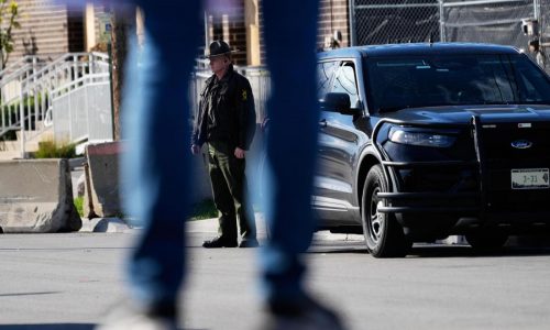 Judge agrees to extend block on Guard deployment in Chicago while awaiting Supreme Court ruling