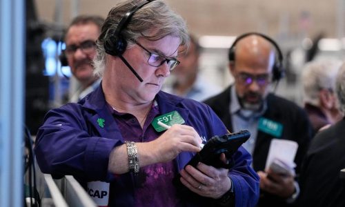 US stocks rally toward more records ahead of pivotal week for Wall Street