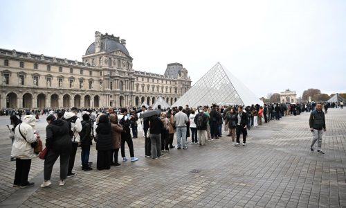 Louvre remains closed one day after jewel heist