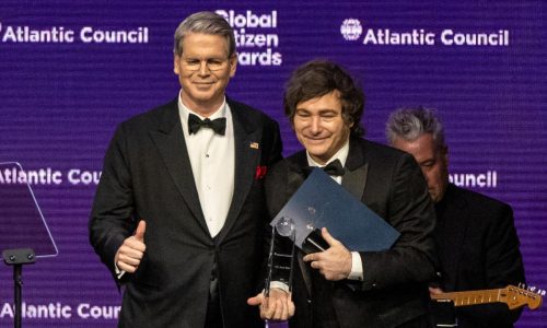 US buys Argentine pesos, finalizes $20 billion currency swap